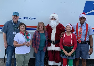 Santa comes to Family Renew!